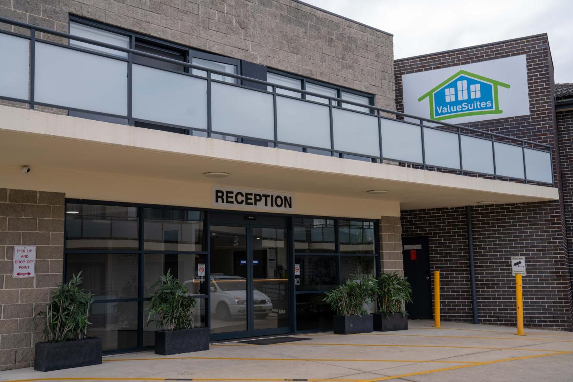 Value Suites Penrith Exterior photo