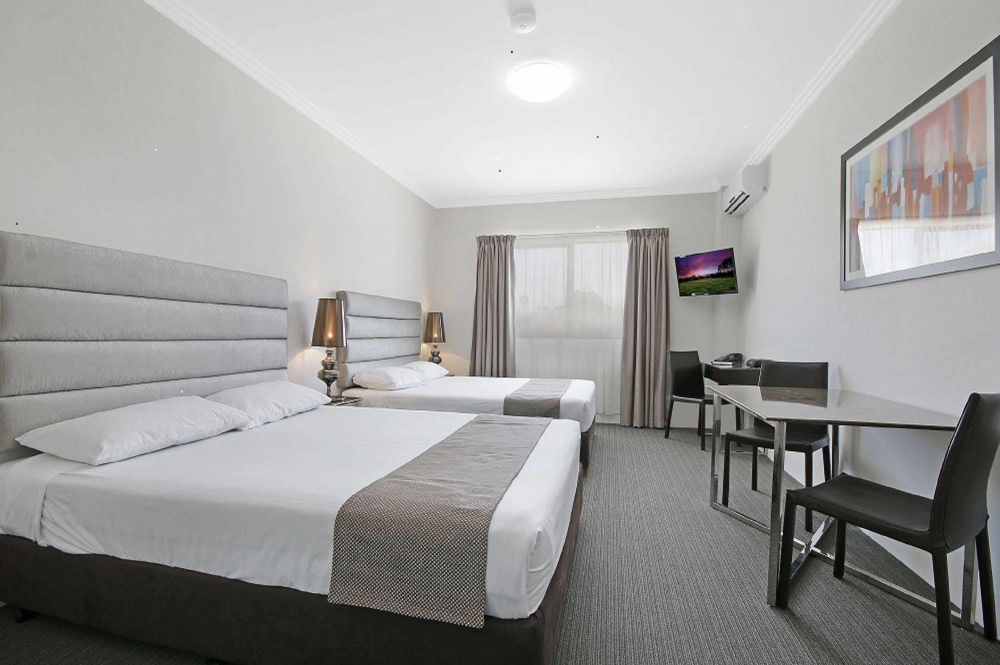 Value Suites Penrith Exterior photo